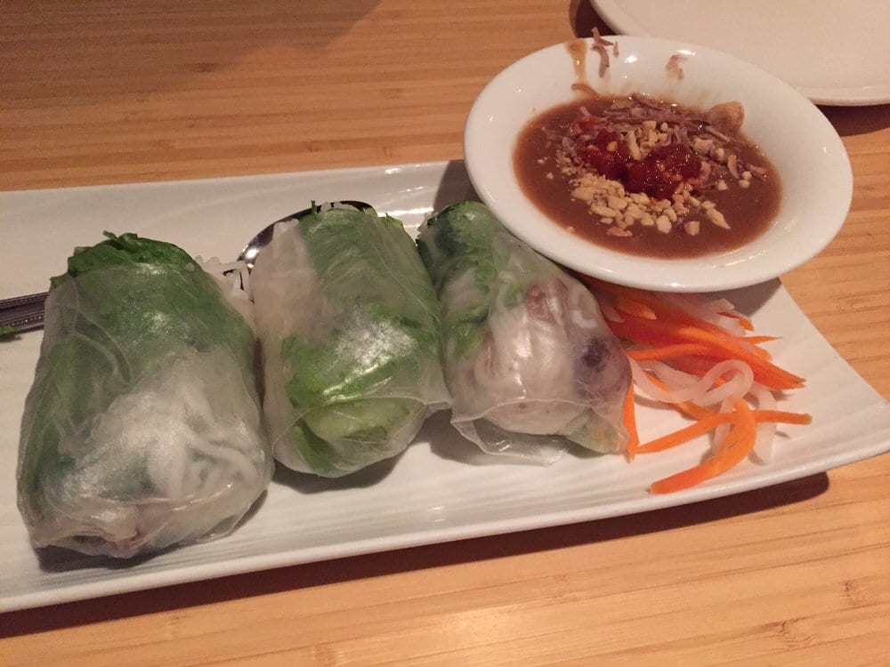 Lemongrass Pork Spring Rolls/Gỏi Cuốn Thịt Nướng.